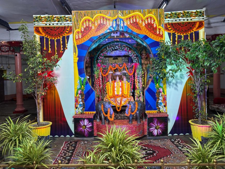 वेंकटेश मंदिर में 18 दिवसीय झूला महोत्सव शुरू, झूले पर विराजे भगवान