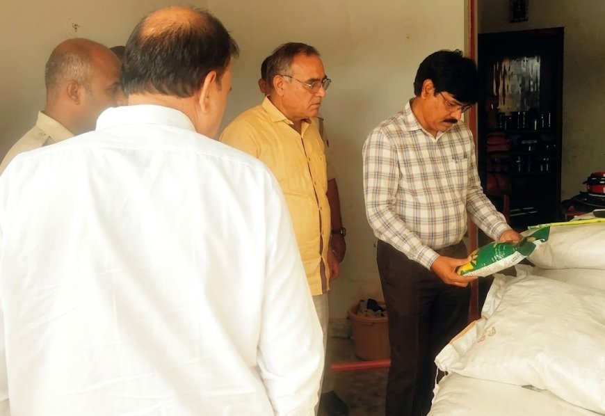 बिलासपुर में अवैध खाद-कीटनाशक गोदाम पर बड़ी रेड: 35 लाख का माल जब्त, गोदाम सील; नकली होने के संदेह में लैब भेजे गए सैंपल