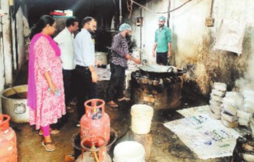 त्योहारी सीजन से पहले बिलासपुर में खाद्य विभाग का बड़ा छापा, बदबू और गंदगी के बीच बन रहा था मिल्क केक; फैक्ट्री सील!