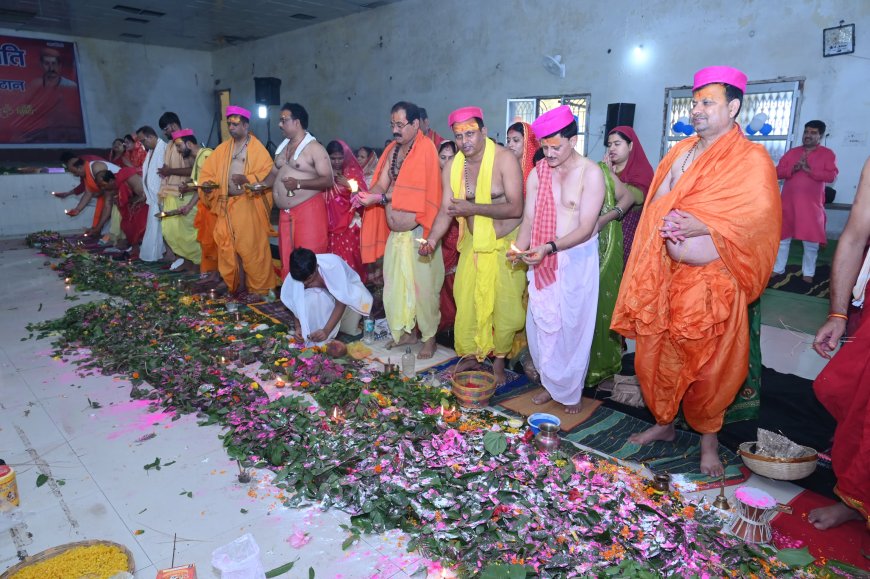अरपा तट पर आस्था का विराट अनुष्ठान, सवा लाख पार्थिव शिवलिंग से गूंजा तोरवा छठ घाट