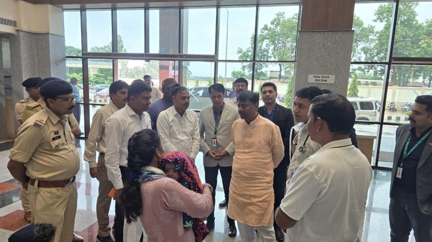 सड़क हादसे में घायल जवानों का हाल जानने अस्पताल पहुंचे वन मंत्री केदार कश्यप, बेहतर इलाज के दिए सख्त निर्देश