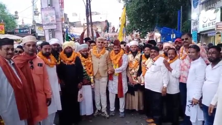 जश्ने ईद मिलादुन्नबी जुलूस का देवकीनंदन चौक पर भव्य स्वागत