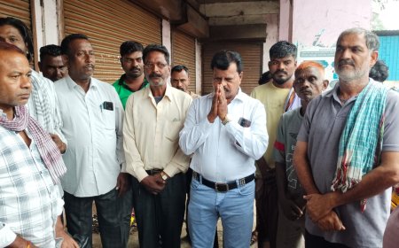 नेपाल बाढ़ त्रासदी में मृतकों को ऑटो संघ ने दी श्रद्धांजलि दो मिनट का मौन रख मृतकों की आत्मा की शांति के लिए की प्रार्थना