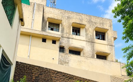 बदहाल हॉस्टलों की जमीनी हकीकत: जर्जर कमरे, गंदगी और सुरक्षा का अभाव, छात्रों की जान जोखिम में