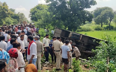 बालोद में दर्दनाक सड़क हादसा: अनियंत्रित होकर पलटी यात्रियों से भरी बस,