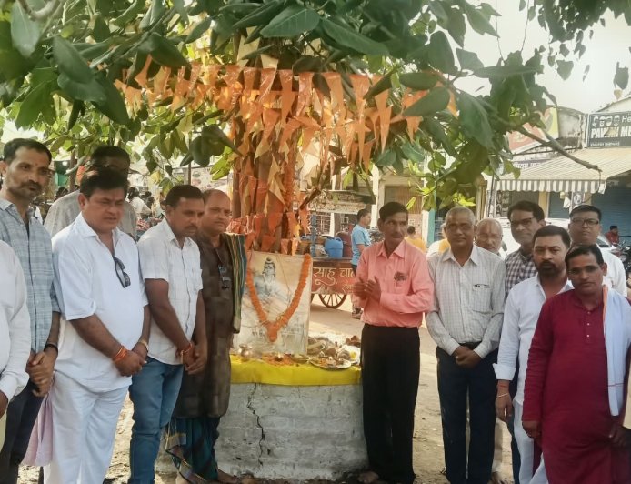 राजकुमार यादव का अनोखा संकल्प- पेड़ों की रक्षा करेंगे,पेड़ हमारी रक्षा करेंगे