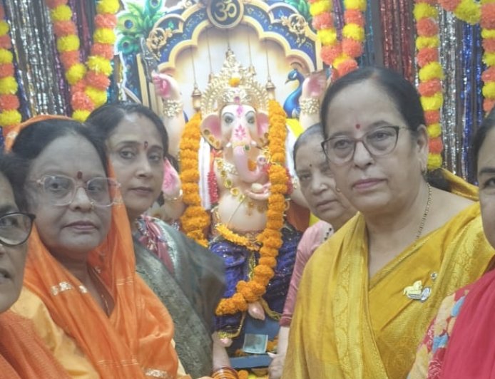 प्रेस क्लब राघवेंद्र राव सभा भवन में लायंस क्लब बिलासपुर वसुंधरा की महिलाओं ने की गणपति आरती
