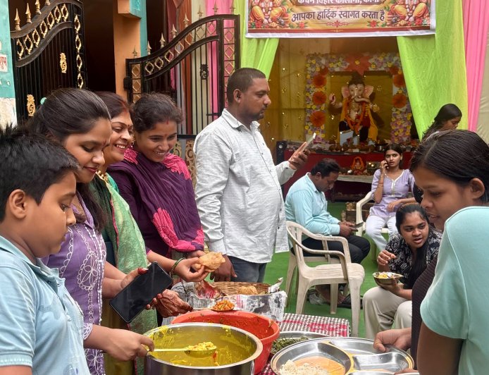कंचन विहार में श्री गणेश उत्सव समिति द्वारा भव्य भंडारे का आयोजन,
