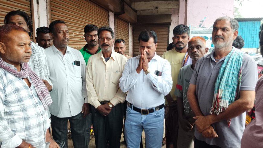 नेपाल बाढ़ त्रासदी में मृतकों को ऑटो संघ ने दी श्रद्धांजलि दो मिनट का मौन रख मृतकों की आत्मा की शांति के लिए की प्रार्थना