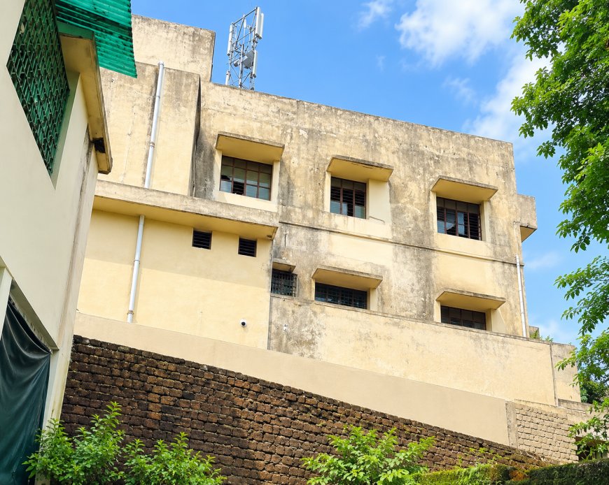 बदहाल हॉस्टलों की जमीनी हकीकत: जर्जर कमरे, गंदगी और सुरक्षा का अभाव, छात्रों की जान जोखिम में