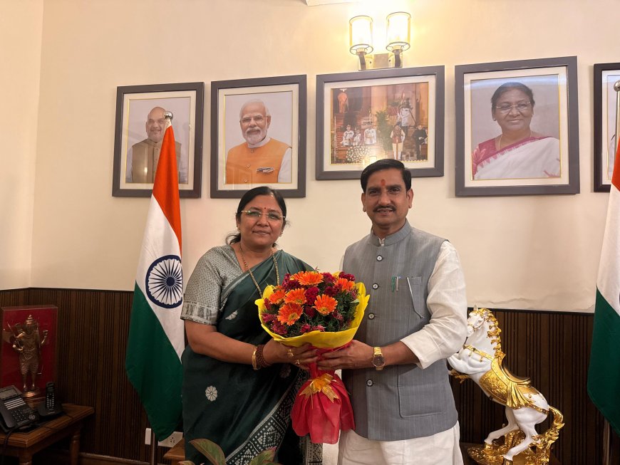 केंद्रीय राज्य मंत्री सावित्री ठाकुर ने की तोखन साहू से सौजन्य भेंट, जनहित और विकास के मुद्दों पर हुई सार्थक चर्चा