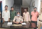 इंद्रपुरी हिर्री माइंस के पास जुआ फड़ पर चकरभाठा पुलिस की रेड, 4 जुआरी पकड़े गए मौके से 1,870 रुपये नकद, 52 पत्ती ताश और प्लास्टिक की चटाई जब्त