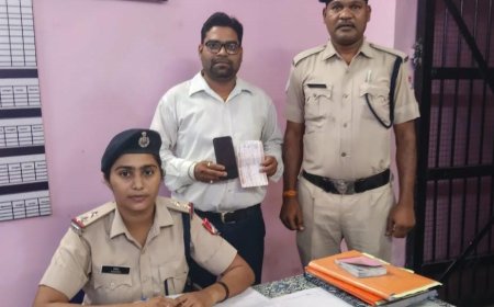 रेलवे का मुख्य वाणिज्य लिपिक गिरफ्तार