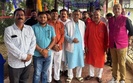नेता प्रतिपक्ष डॉ. चरणदास महंत का त्रिलोक श्रीवास ने समर्थकों सहित किया आत्मीय स्वागत