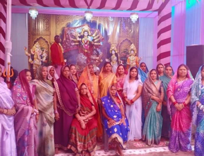 जरहाभाठा ओमनगर में पहली बार विराजमान हुईं मां दुर्गा, महिला समिति ने विधि-विधान से की पूजा-अर्चना 🌺