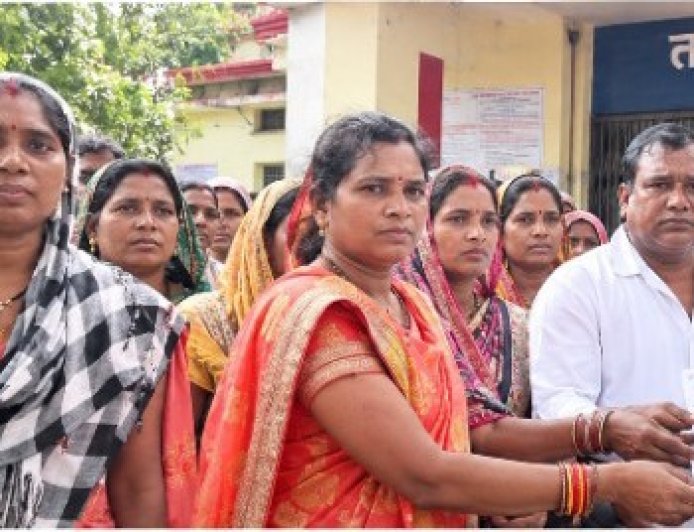 बाढ़ से उजड़े आशियाने, अब तक नहीं मिला मुआवजा!
