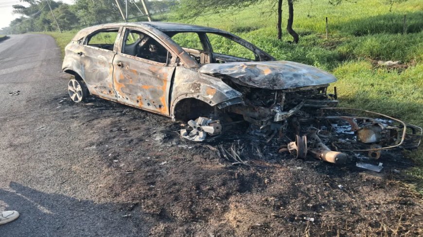 डोंगरगढ़ में भीषण सड़क हादसा: कार और स्कूटी की जोरदार टक्कर के बाद लगी आग, दोनों वाहन जलकर खाक;
