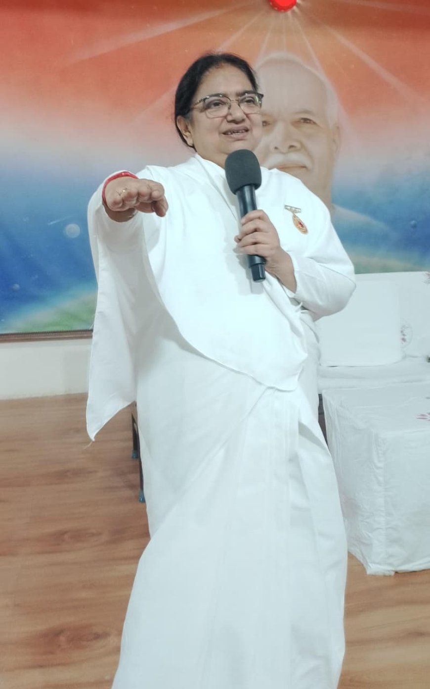 बड़ों को समय दें, उनकी बातें सुनें और सम्मानपूर्वक व्यवहार करें - ब्रह्माकुमारी मंजू दीदी