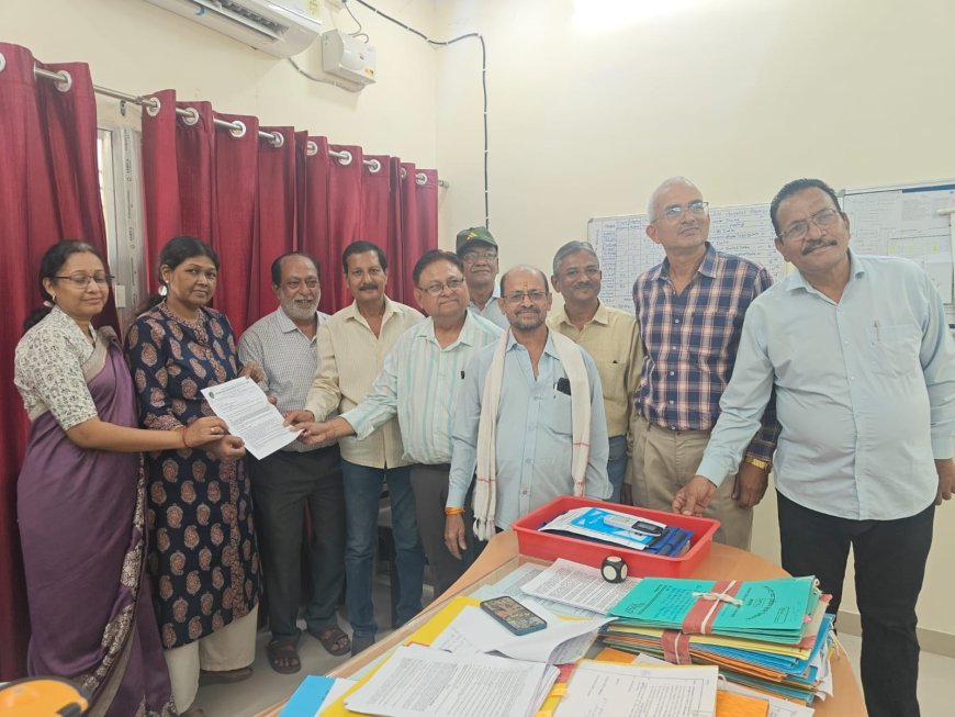विद्युत सेवानिवृत्त कर्मचारियों की समस्याओं के निराकरण हेतु बिलासपुर क्षेत्रीय इकाई ने सौंपा ज्ञापन