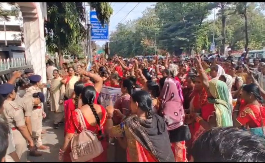 कम मानदेय से नाराज आंगनबाड़ी कार्यकर्ताओं की हुंकार, मांगें नहीं मानीं तो अनिश्चितकालीन हड़ताल